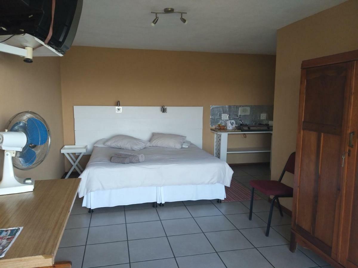 Columbus Guest House Mbombela Екстер'єр фото